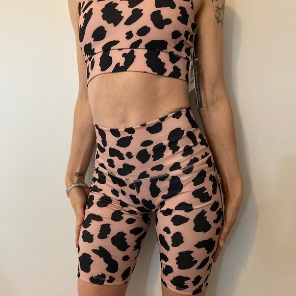 - Two piece yoga workout animal print Luca size M New with tags. - Picture 7 of 8